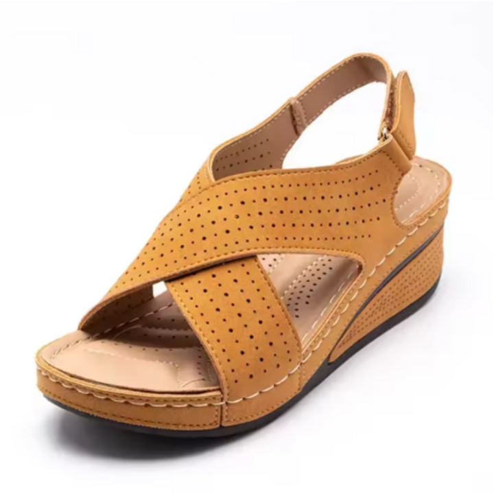 Frances | Comfortabele sandaal met sleehak